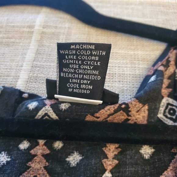 Torrid Size 1 Aztec Print Challis Flowy Top - Picture 4 of 11